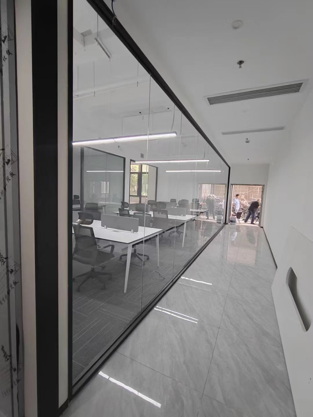 玻璃隔斷墻施工圖片